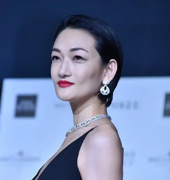 冨永愛 春の訪れを感じさせる横顔SHOTに「可愛い!」「横顔も美しい!」ファン絶賛