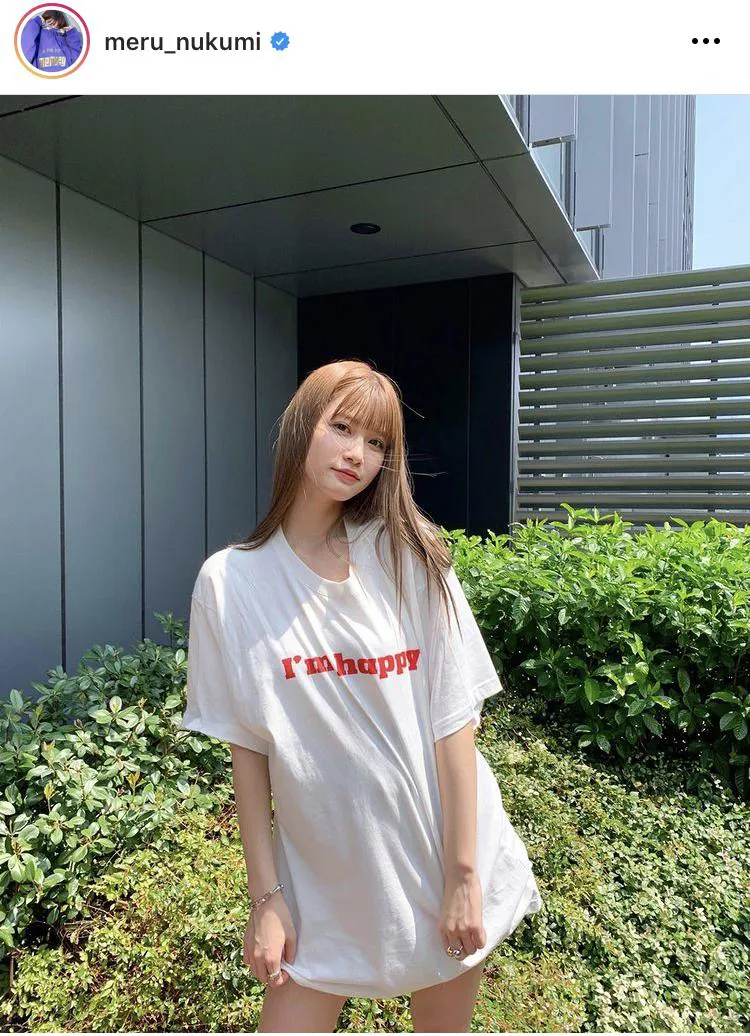 「穿いてない？」と反響殺到！TシャツSHOT