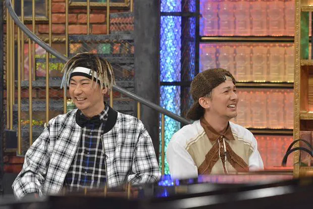 3月18日(木)放送の「ダウンタウンDX」に出演するDA PUMP・TOMO(左)とISSA(右)