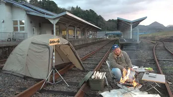 廃線で使われなくなったレールの上でのキャンプ&料理にバイきんぐ西村も大興奮!<西村キャンプ場>