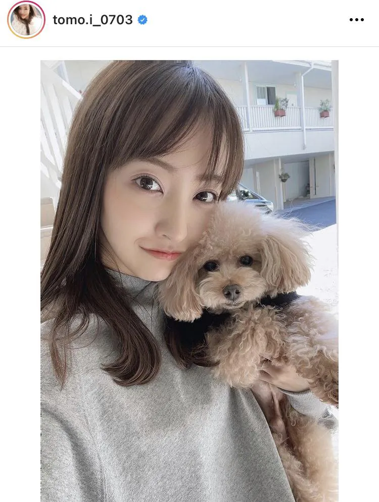 【写真を見る】板野友美＆愛犬“クーちゃん”の癒し2SHOTを公開！