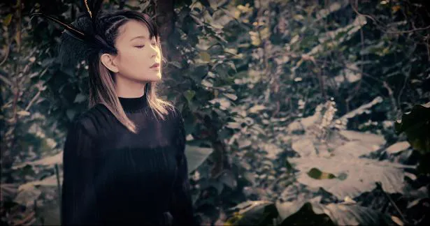 メジャーデビュー10周年のベストアルバムより新曲「奇跡は私に起こらない」MVを公開した森恵