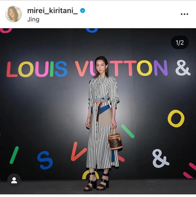 桐谷美玲、ストライプワンピ＆サンダルの爽やかコーデで「LOUIS VUITTON &」へ