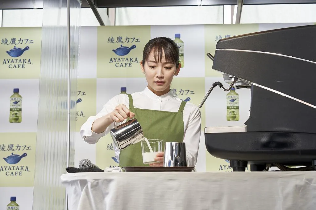 日本コカ・コーラ「綾鷹カフェ 抹茶ラテ」発売記念PRイベントより