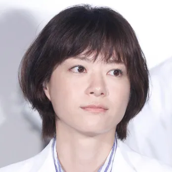 <監察医朝顔最終回>上野樹里、ウエディングドレス姿で“娘”と2SHOT「もう本当の親子…」「続編見たい」