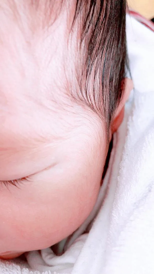 【写真を見る】「20日経ちました」と平野ノラが目をつぶった娘の写真を公開した