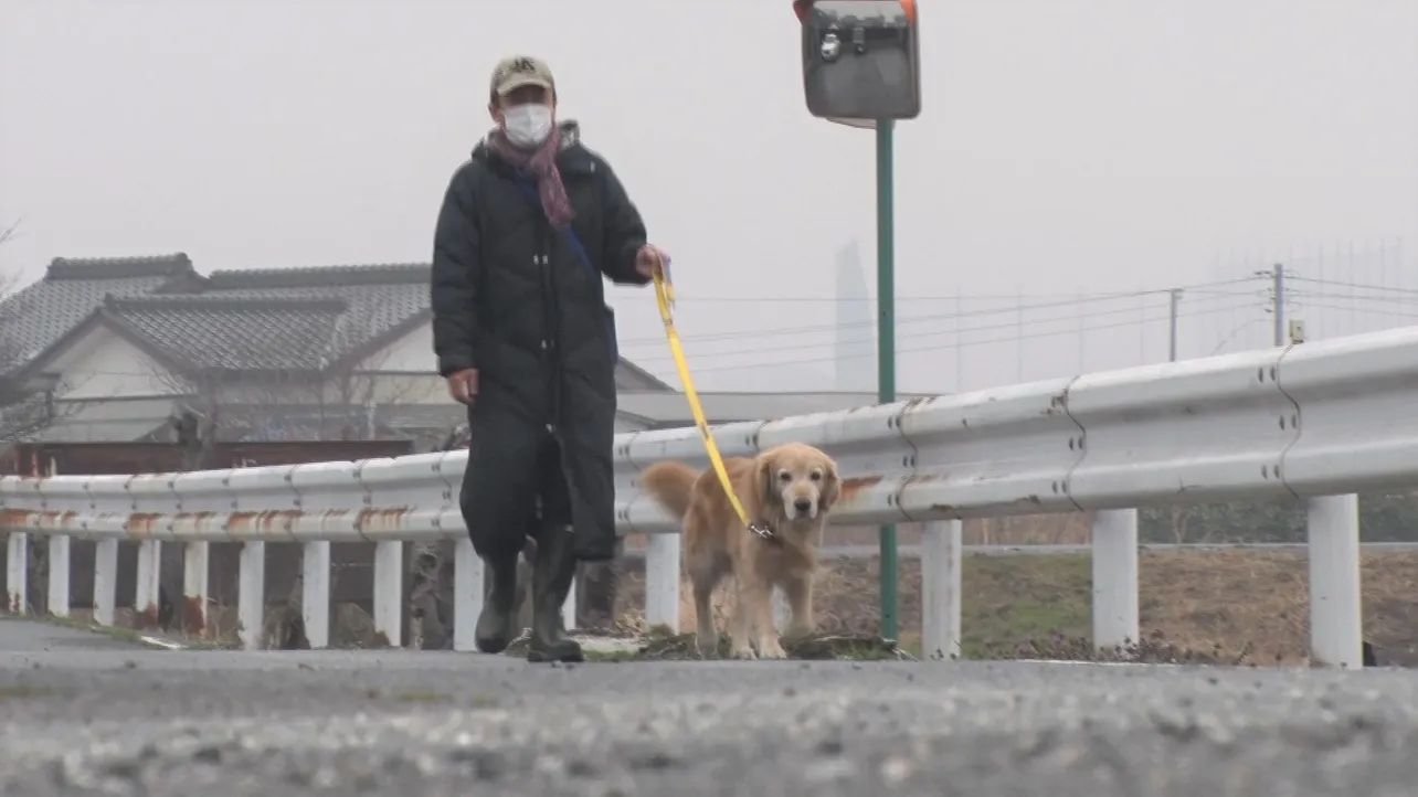 散歩中の坂上忍とコウタ