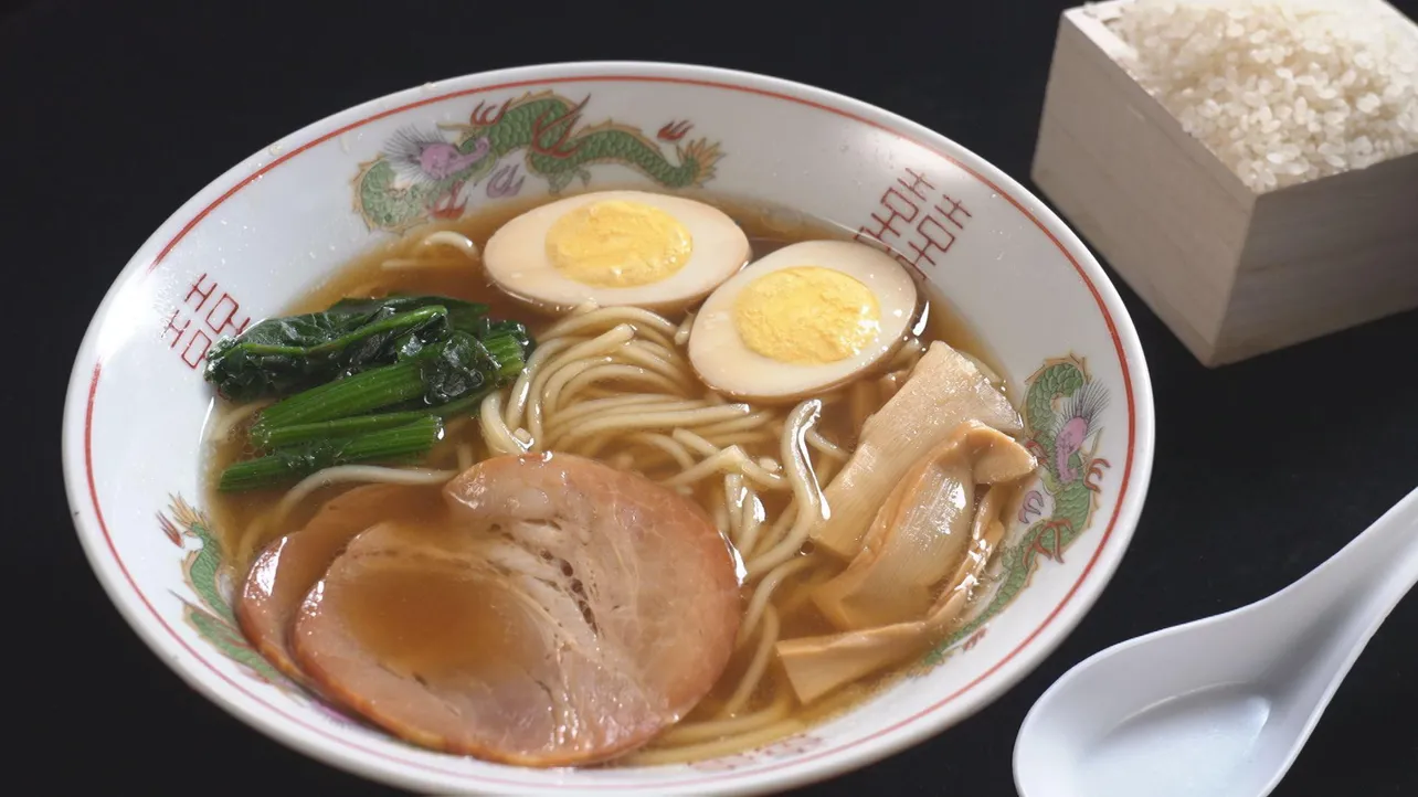 【写真を見る】美人麺(べっぴんめん)のラーメン。とってもおいしそう！