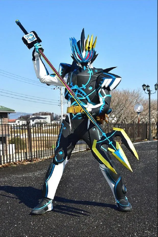 【写真を見る】仮面ライダーデュランダルは仮面ライダー史上初の“兄弟ライダー”