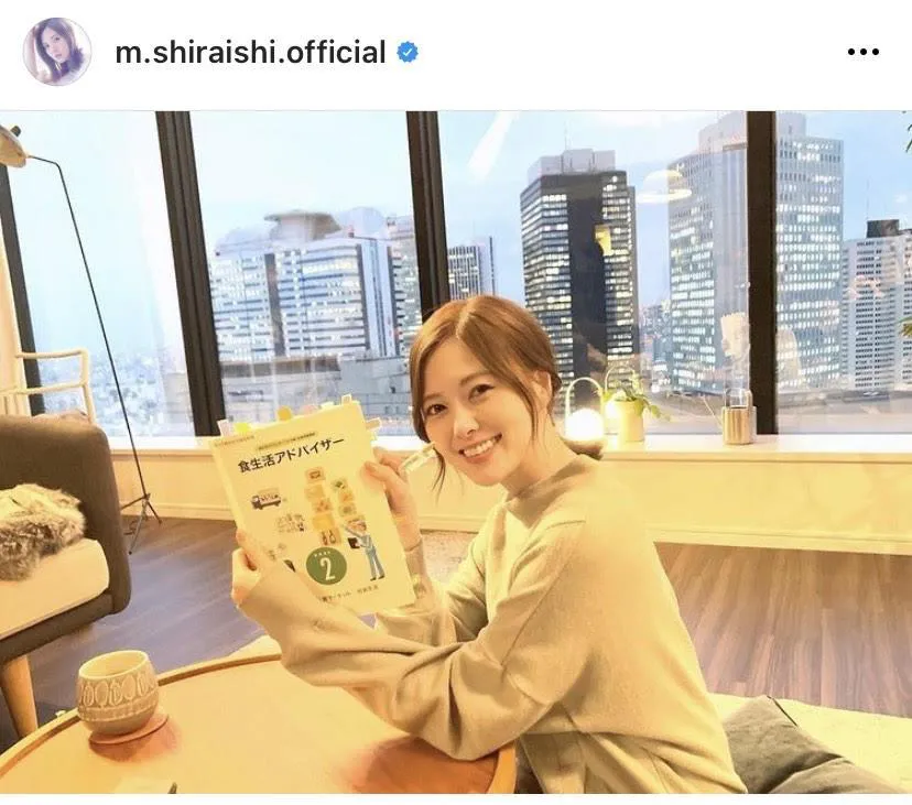 ※白石麻衣オフィシャルInstagram(m.shiraishi.official)のスクリーンショット