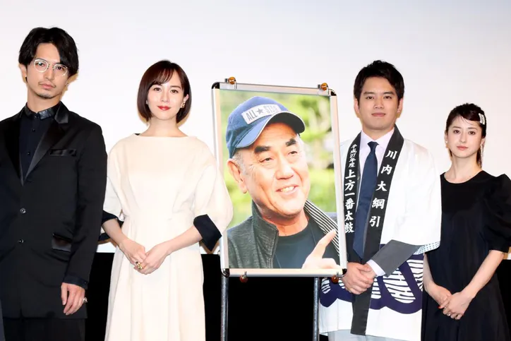 比嘉愛未 感謝しかない 三浦貴大 中村優一ら佐々部清監督を偲ぶ 大綱引の恋 Webザテレビジョン