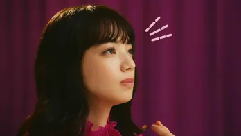 小松菜奈、“OLあるある”演じる新CM公開「チョコレートが大好きなので幸せな撮影でした」