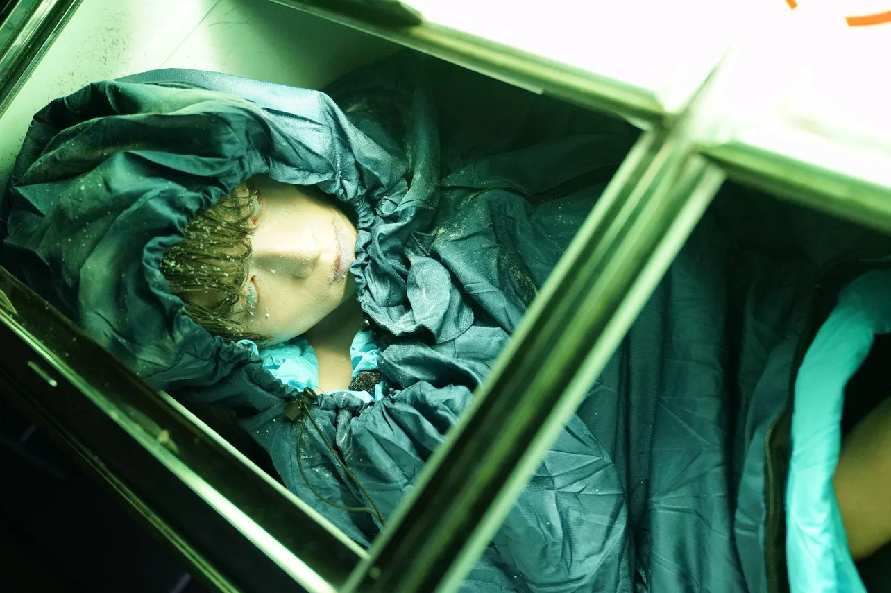 4月10日(土)スタートの「私の夫は冷凍庫に眠っている」の場面写真が公開！