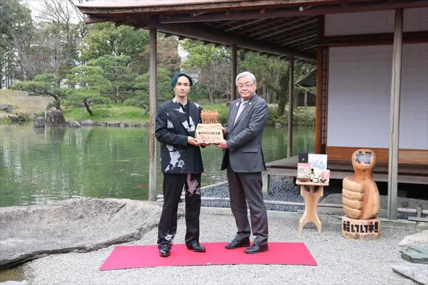 福井市食のPR大使に任命され、委嘱式に出席した橘ケンチ