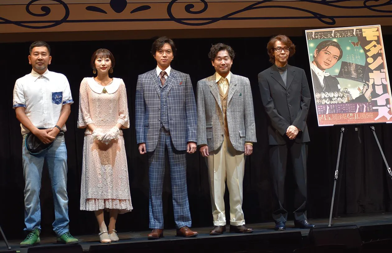 取材会に出席した一色隆司、武田玲奈、加藤シゲアキ、山崎樹範、横内謙介(写真左から)