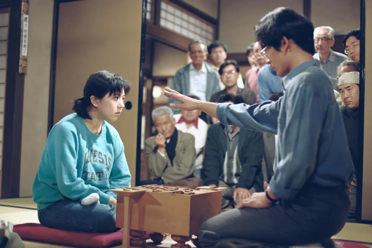 落ちこぼれだった香子(岩崎ひろみ)は、唯一才能を認められた将棋に没頭していく