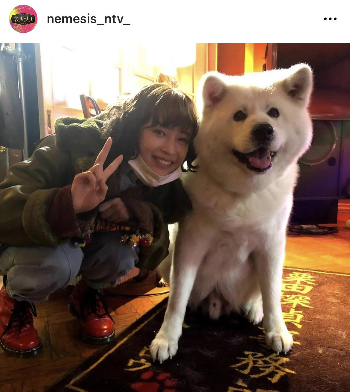 【写真を見る】広瀬すず＆秋田犬の“モフモフSHOT”