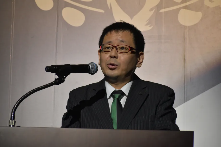 塚田英明氏