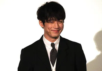 坂口健太郎、水泳キャップを私服として着用していたことを告白