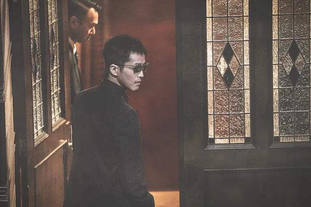 松坂桃李演じる日岡秀一をひも解く強面のスチールが解禁された映画「孤狼の血　LEVEL2」