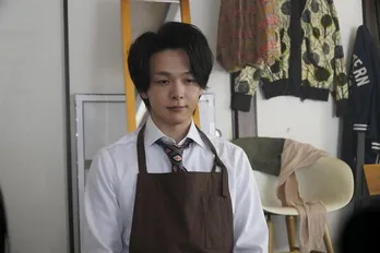 山田杏奈“雅”「もうヤダ…こんな町!」中村倫也“青山”の車に隠れて乗り込み上京<珈琲いかがでしょう>