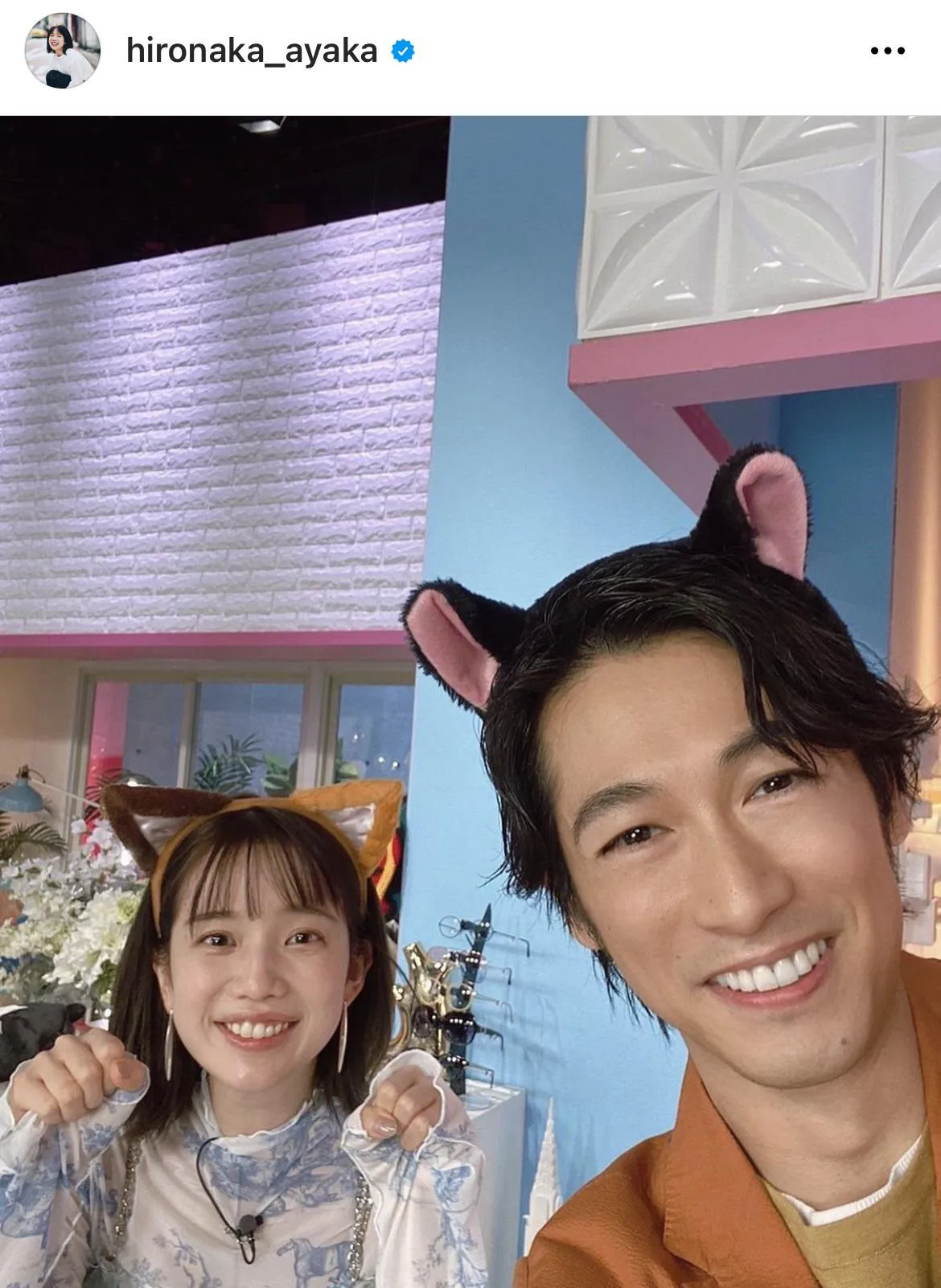 【写真を見る】弘中綾香アナと“猫耳姿”のディーン・フジオカの2SHOT