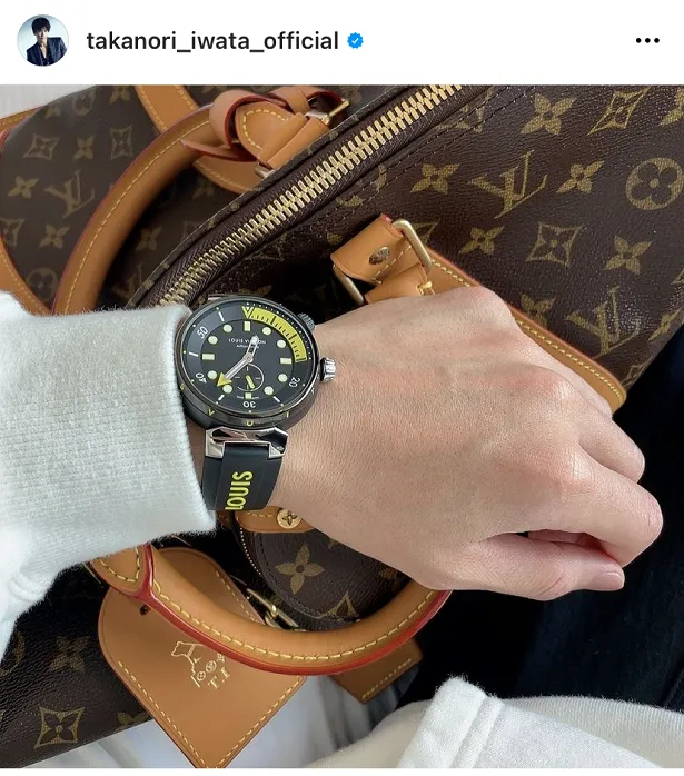 岩田剛典がルイ・ヴィトンの腕時計を身に着け、Instagramを更新。