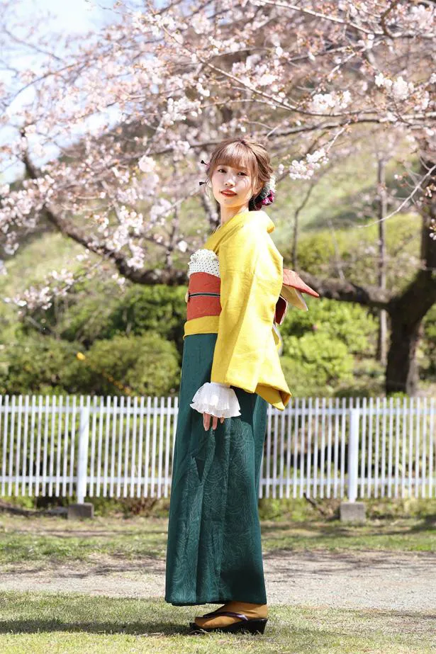 桜をテーマにした曲のため、神奈川・小田原城の桜と一緒に撮影された
