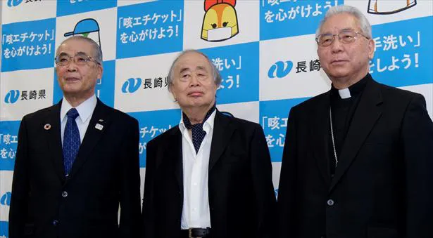 左から、中村知事、角川理事長、高見大司教