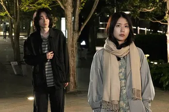 菅田将暉＆有村架純の2SHOTが初解禁！ファミレス店員と客という関係に変化が…＜コントが始まる＞