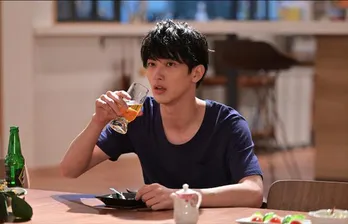 横浜流星がマイペースなキッチンカー店主に! 包丁さばきにも注目<着飾る恋には理由があって>