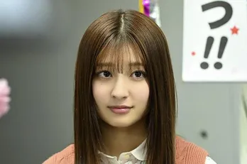 吉川愛“和子”「なんで私キスしちゃったんだろ～!?」板垣李光人“周”も突然のキスに動揺…＜カラフラブル＞