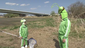 香川照之「カマキリ先生が帰って参りました!」、課外授業で寺田心と昆虫採集に挑戦