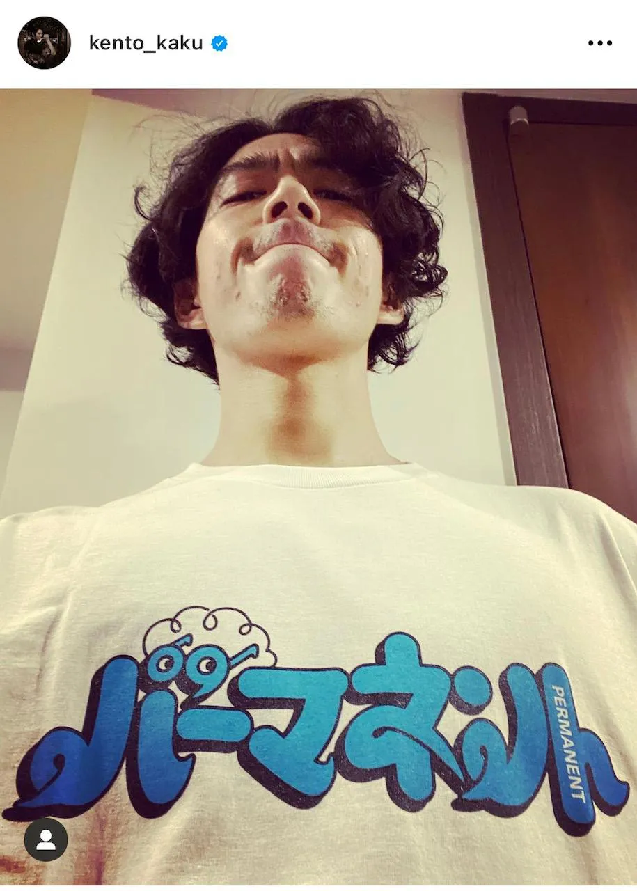 「湿気上等！」俳優・今井隆文が作った天然パーマTシャツで、全国の仲間たちに呼びかける賀来賢人