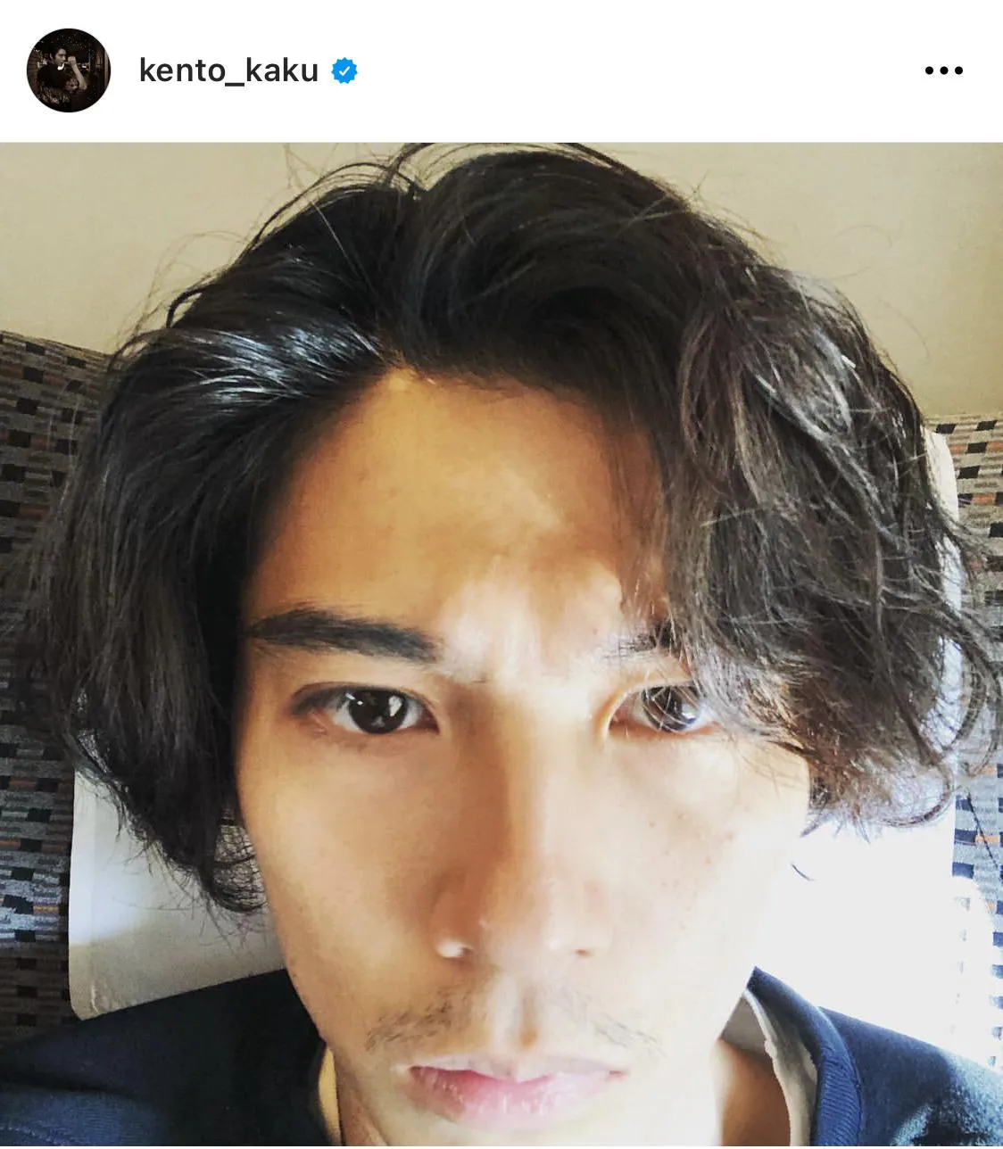 ※賀来賢人公式Instagram(kento_kaku)のスクリーンショット