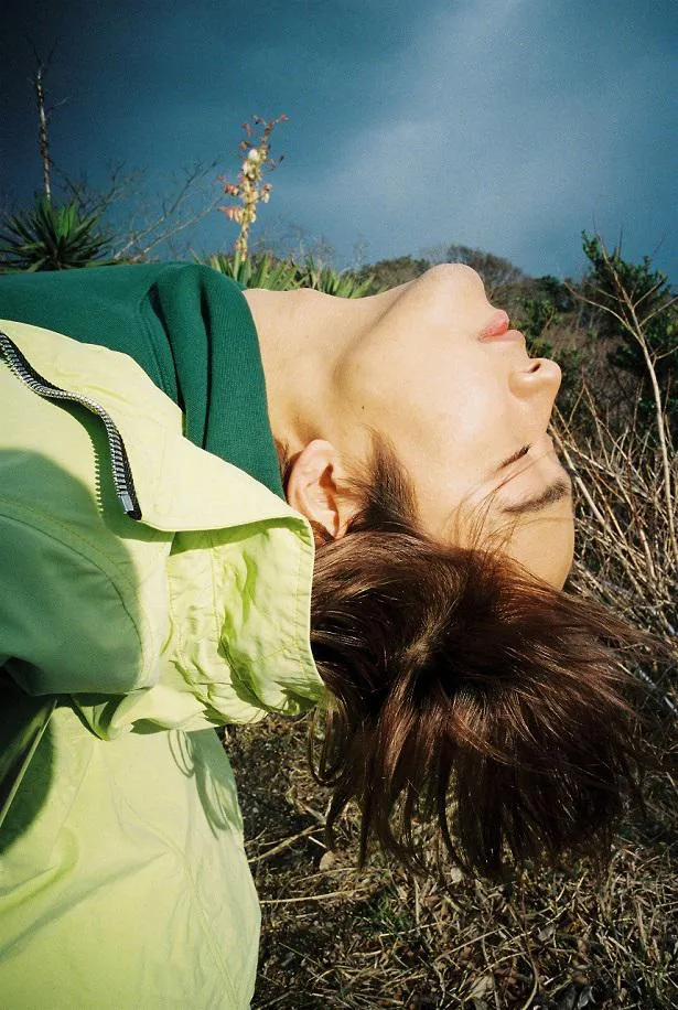 【写真を見る】親友・北村匠海が撮影した、佐藤寛太の“美横顔”写真