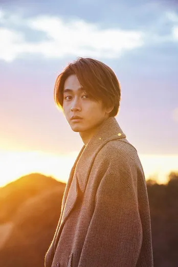佐藤寛太、パーソナルブック発売決定!親友・北村匠海による写真も収録「たくさんの方の僕への愛で出来上がっています」