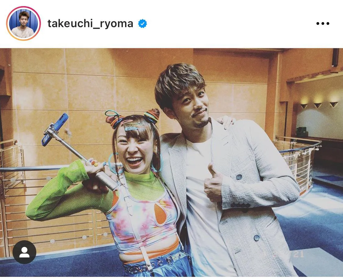 【写真を見る】楽しそう…！とファンも羨む竹内涼真とフワちゃんの“肩組み”2SHOT