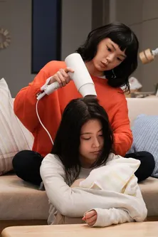 廃人寸前の有村架純“里穂子”を献身的に世話する古川琴音“つむぎ”「あんなに真面目に生きてきた姉が…」<コントが始まる>