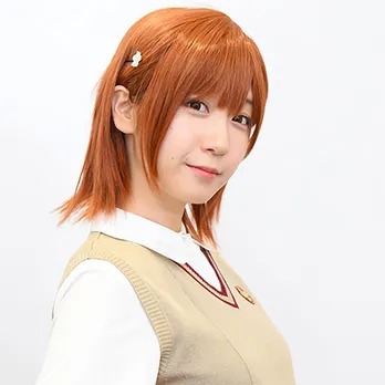 伊織もえ“超ミニスカ制服”で太ももあらわ!「とある科学の超電磁砲」御坂美琴コスプレ披露