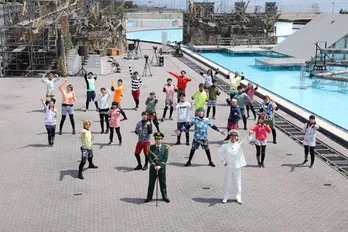 日向坂46・加藤史帆、丹生明里らが水上要塞の攻略に挑む「楽しんで見てもらえると思います!」<オチルナ!>