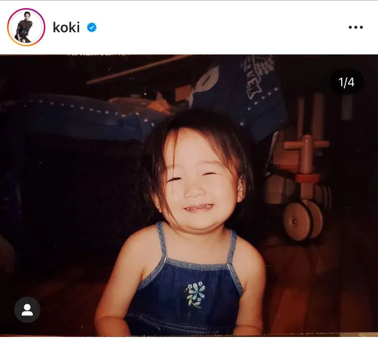 【写真を見る】Koki,のお気に入り、“くしゃ～っ”とろけるような笑顔を見せる幼少期のCocomi