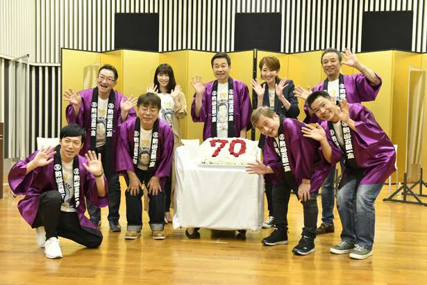 「三宅裕司生誕70周年前日祭『趣味入院・特技退院』な60代を乗り越え、不死鳥の70歳になりました!!」に熱海五郎一座のメンバーと紅ゆずる、AKB48・横山由依が出席