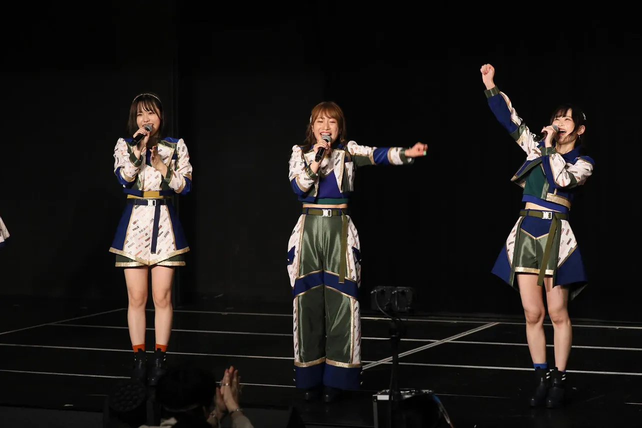 【写真を見る】出身地である大阪での公演出演を喜ぶチームS・竹内ななみ(右)
