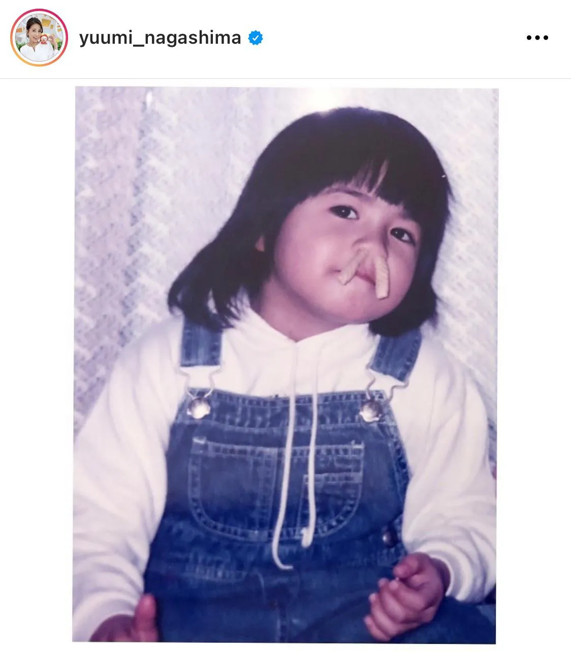 【写真を見る】お菓子を鼻に…！お茶目でかわいい永島優美アナの幼少期SHOT
