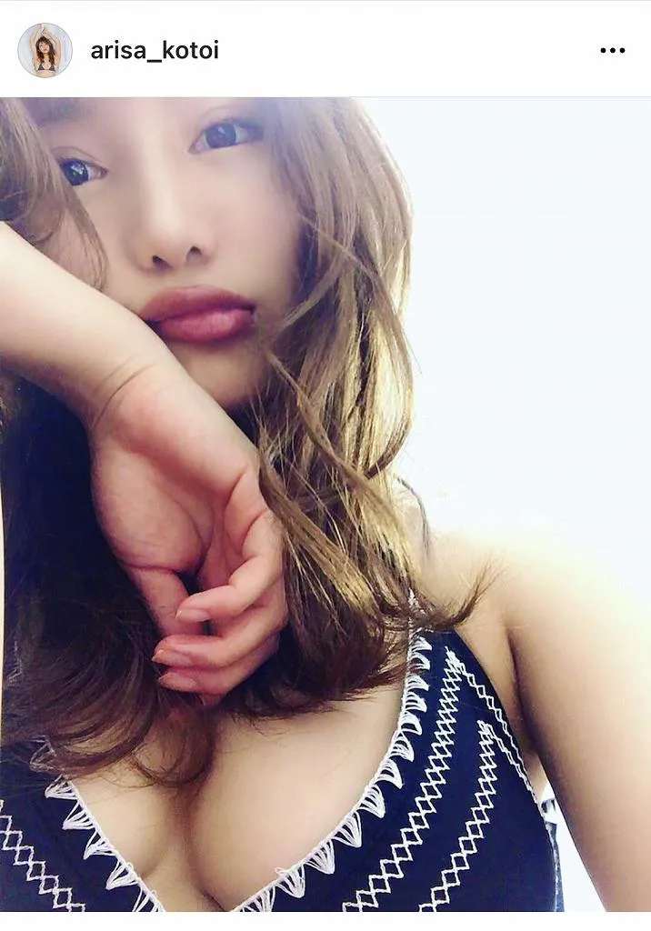 ※画像は琴井ありさ(arisa_kotoi)オフィシャルInstagramのスクリーンショット