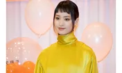 剛力彩芽、小顔際立つ“オン眉”ヘアで登壇「いい意味で役作りし過ぎることなく娘として存在できました」