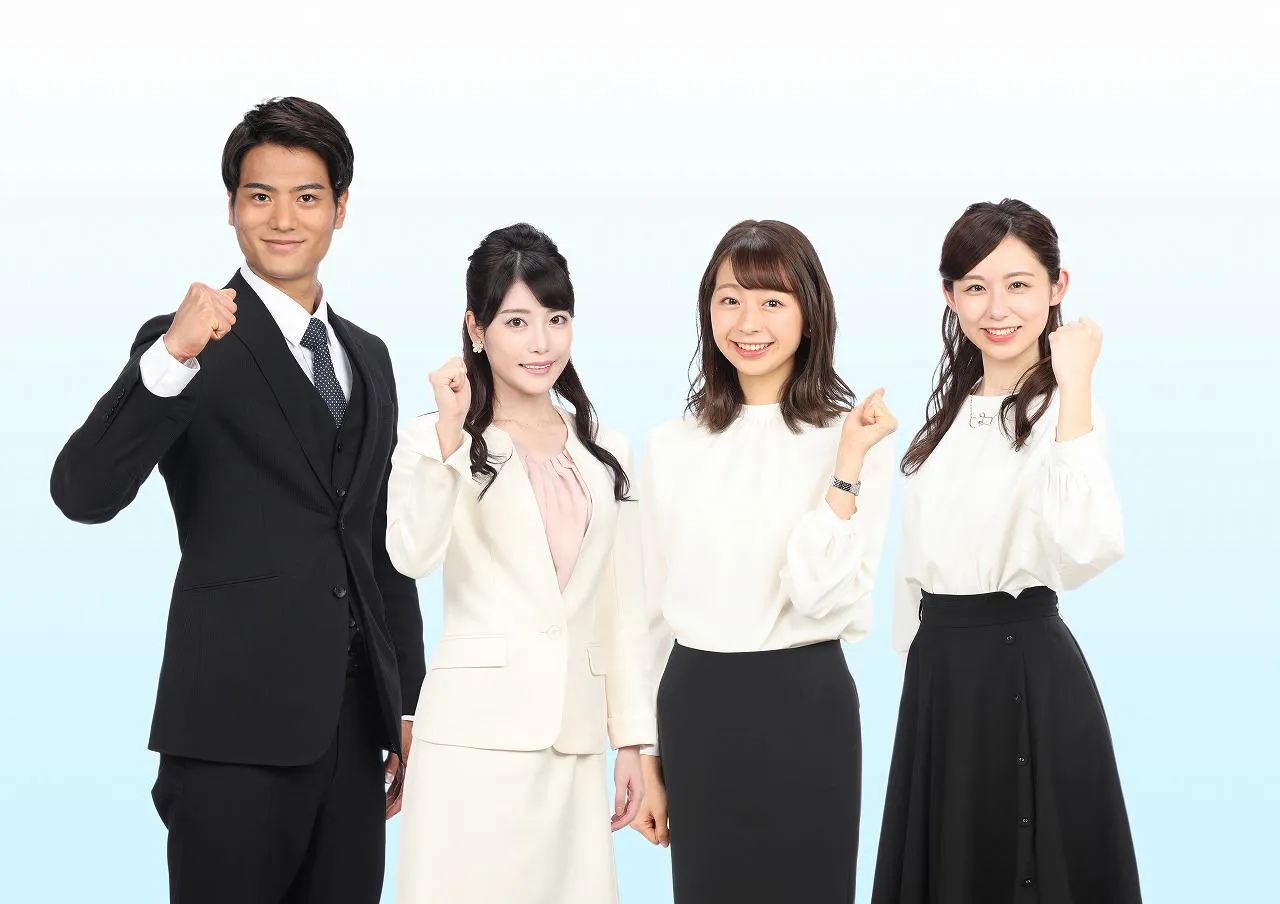 新人の山本賢太アナ、竹俣紅アナ、小室瑛莉子アナ、小山内鈴奈アナ(写真左から)