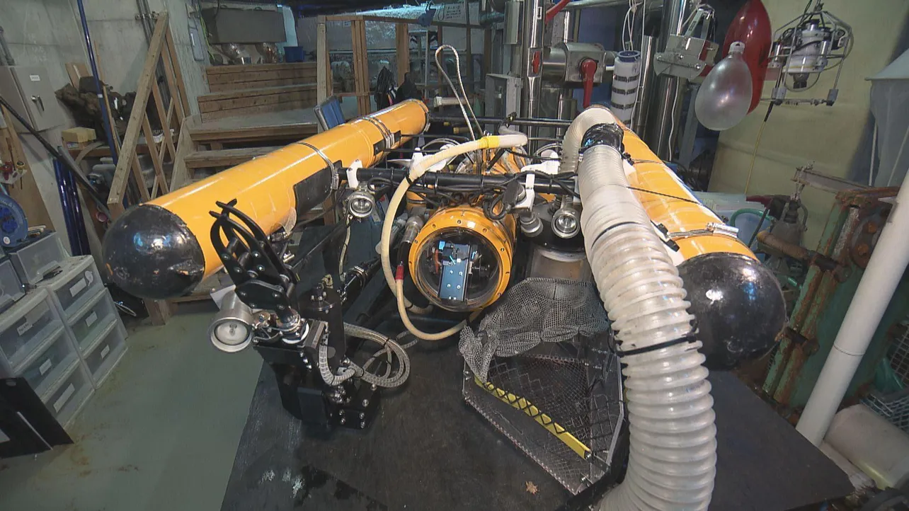 沖縄の深海を探索する無人潜水艇「ROV」
