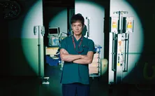 沢村一樹、「ナイト・ドクター」出演決定!“偏屈で毒舌”な指導医を演じる